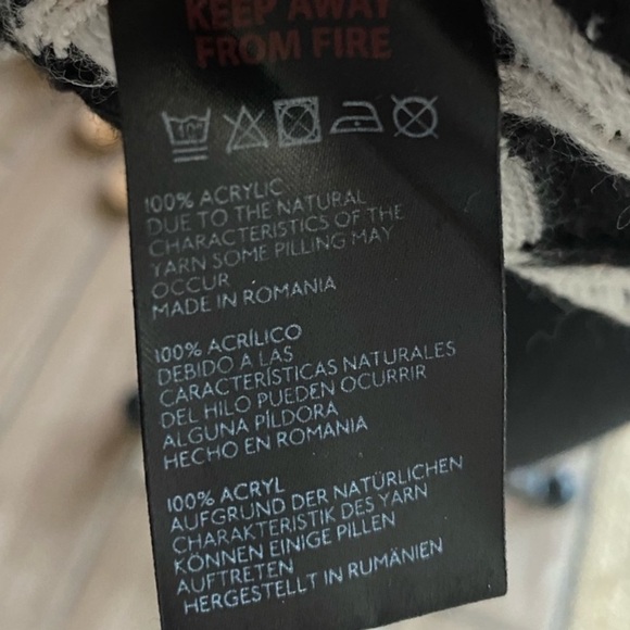 Iets Frans Unisex  V-Neck Checkered Sweater Vest - Black and White Size XL - Picture 5 of 6